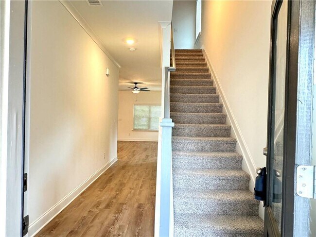 Building Photo - 2955 Vinca Dr