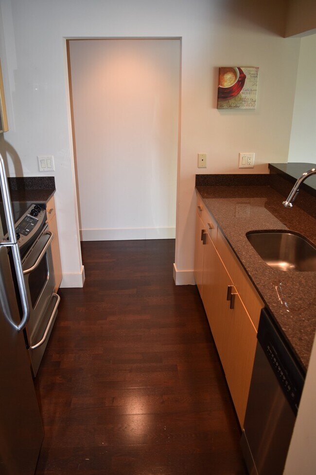 Building Photo - Capitol Hill 1BR/1BA with Stunning City Views
