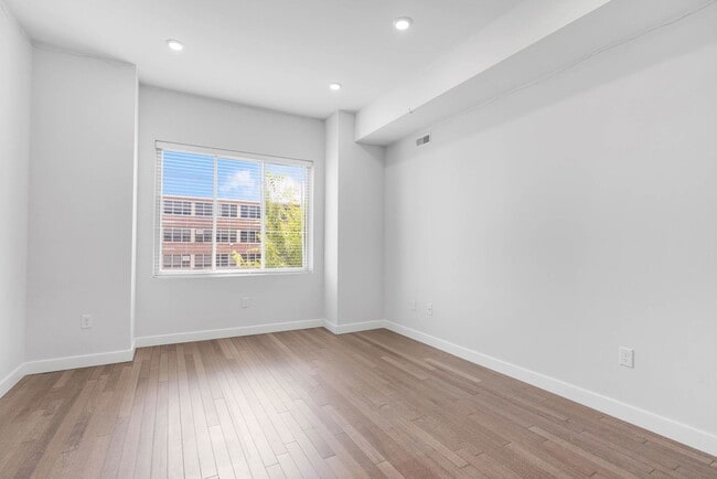 Building Photo - 2032 N Franklin St