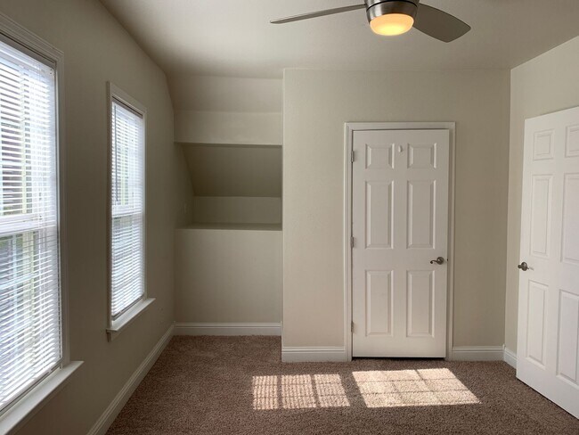 Building Photo - Cute Chico Charmer/Close to downtown and CSUC