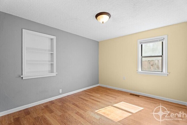 Building Photo - 427 I St