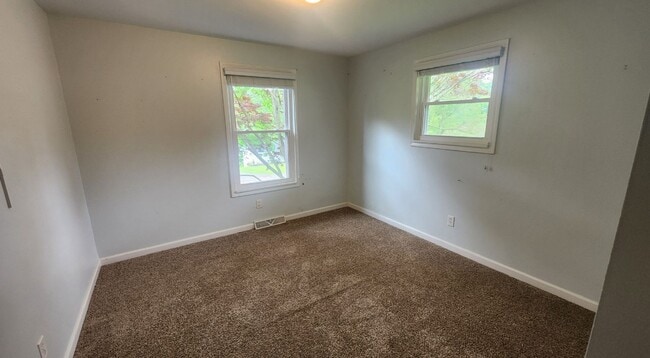 Building Photo - Washington - 3 Bedroom 1 Bathroom - Update...