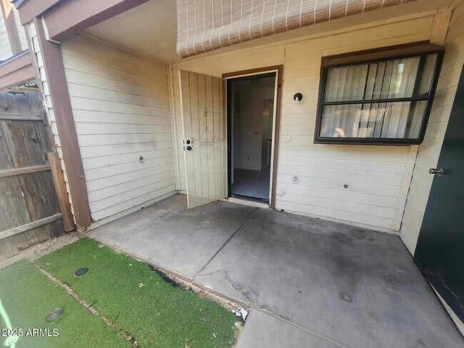 Building Photo - 6607 W Jamaica Dr