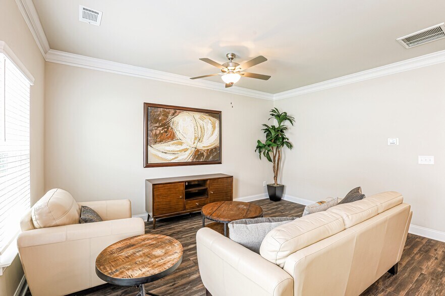 Building Photo - 79 Hidden Oak Dr