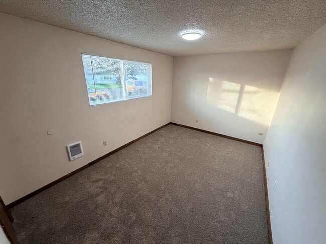 Building Photo - Two Bedroom Home in Aumsville