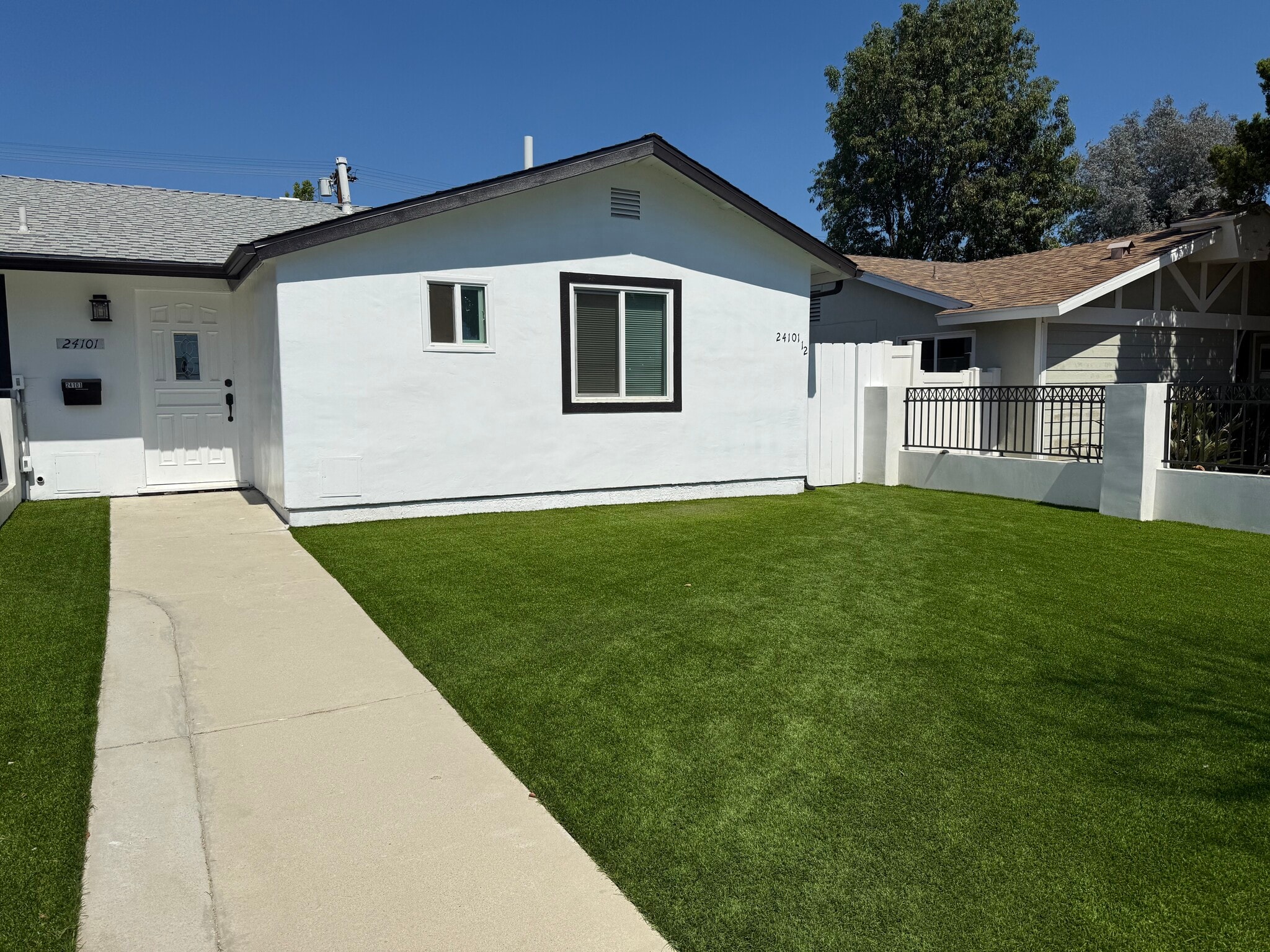 Building Photo - 24101 Victory Blvd