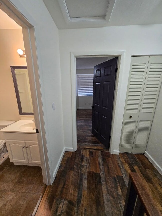 Building Photo - 2/1.5 in Foxmoor!