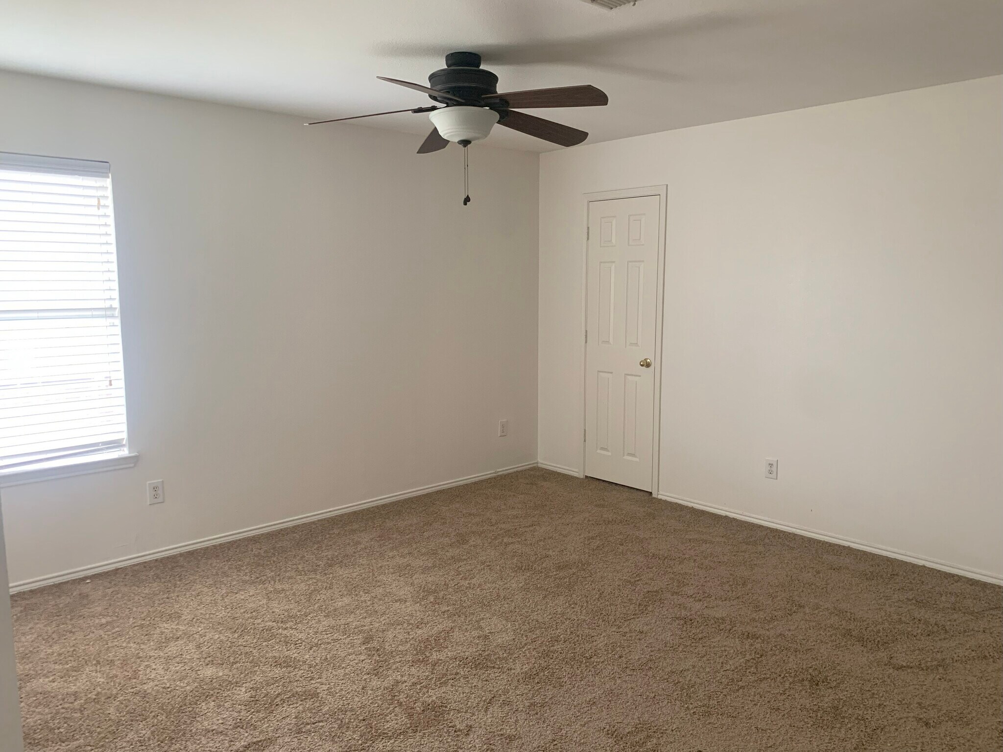 Building Photo - 3204 Paradise Valley Dr
