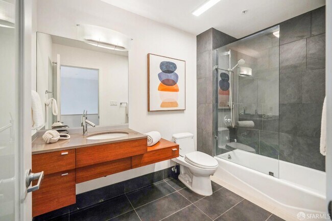 Building Photo - 142 Russ St