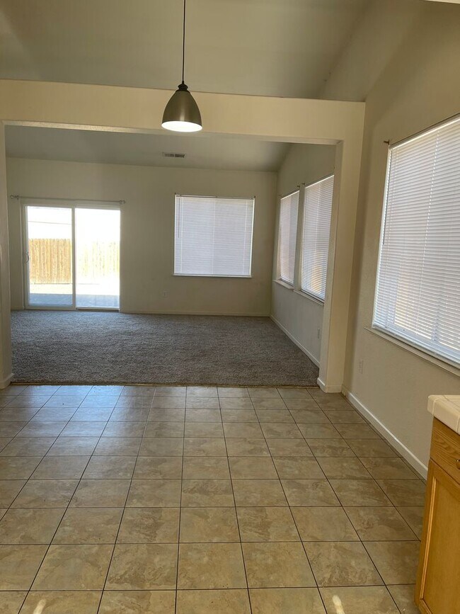 Building Photo - Super nice