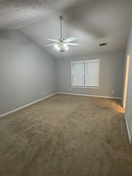Master Bedroom - 387 Ayelsbury Ct