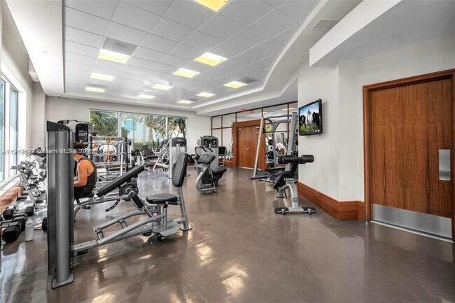 Building Photo - 1050 Brickell Ave