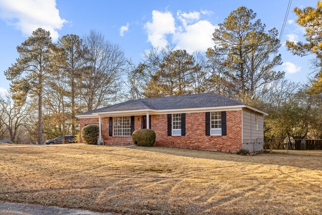 Building Photo - Newly Renovated 4 Bedroom, 2 Bath Home wit...