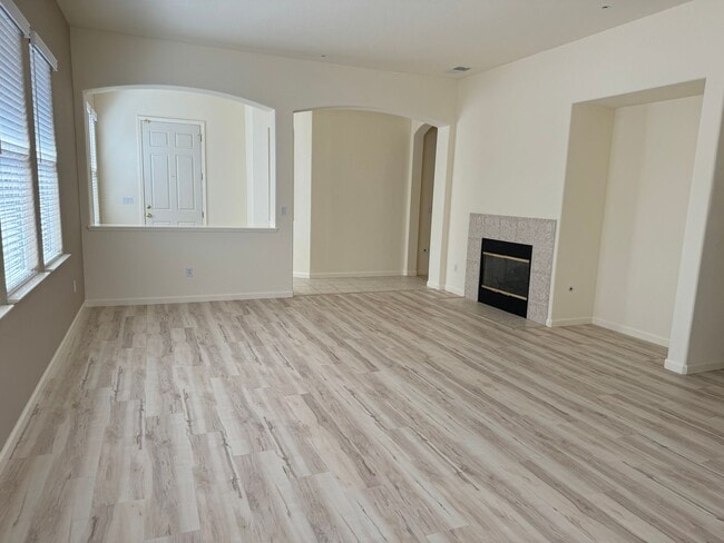 Building Photo - 877 Emerald Hills Cir