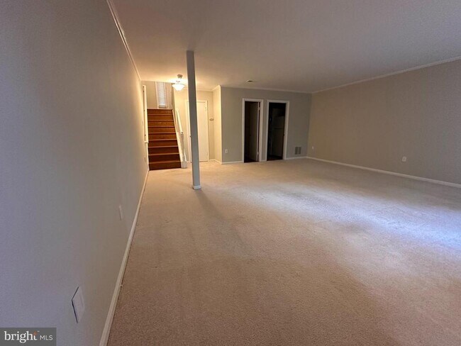 Building Photo - 13 Carriage House Cir