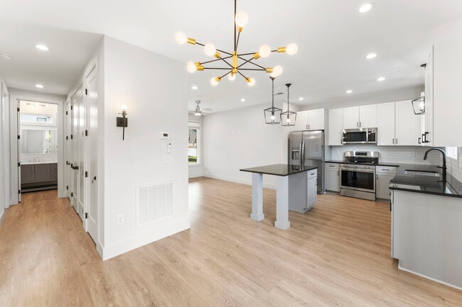 Building Photo - Medford Mews, Carriage House 319