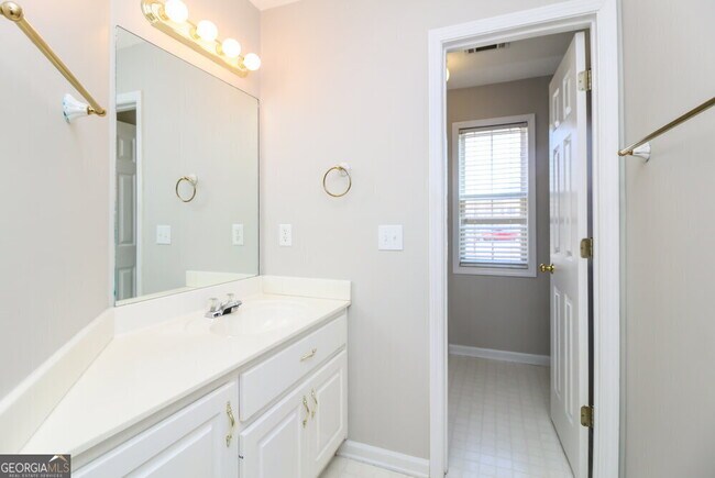 Building Photo - 301 Saddlewood Dr