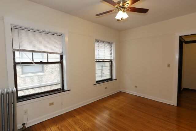Building Photo - 819 W Waveland Ave