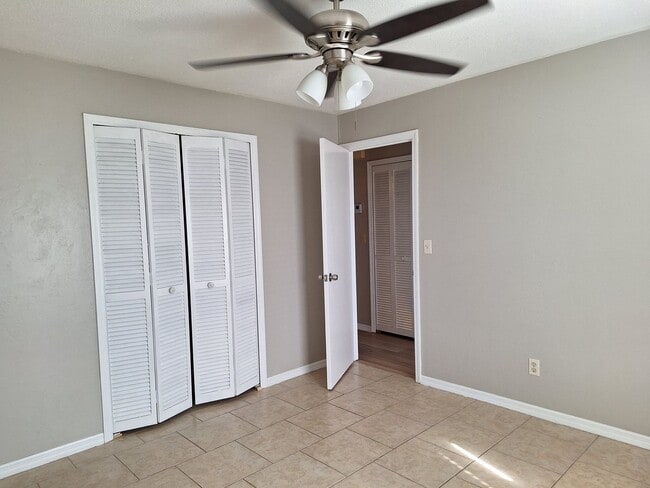 Building Photo - 2BR 2BA SHANGRI-LA DUPLEX
