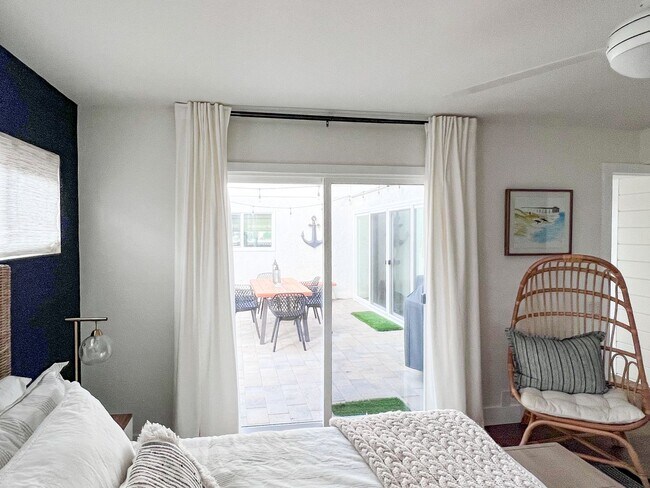 Building Photo - 3BR/2BA Remodeled Condo – 1 Block from the...