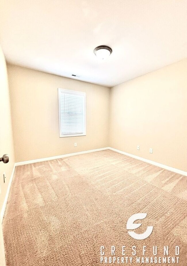 Building Photo - NEW PAINT AND LVP FLOORING! BEAUTIFUL 3 BE...