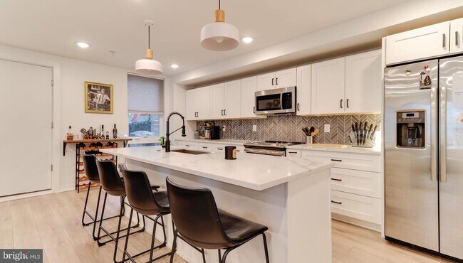 Building Photo - 1206 N Orianna St