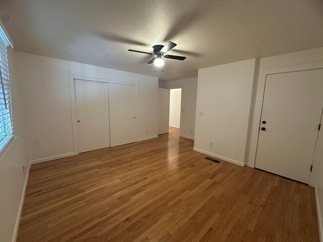 Building Photo - Spacious 1 Bedroom in Downtown Sacramento Where Convivence Is KEY! CALL Today To Schedule a Showing!