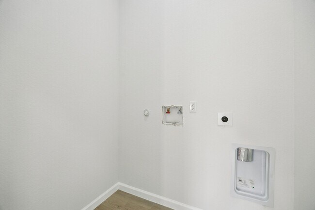 Building Photo - 422 New Hampshire St