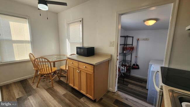 Building Photo - 108 E Pacific Ave