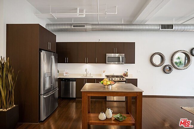 Building Photo - 1645 Vine St