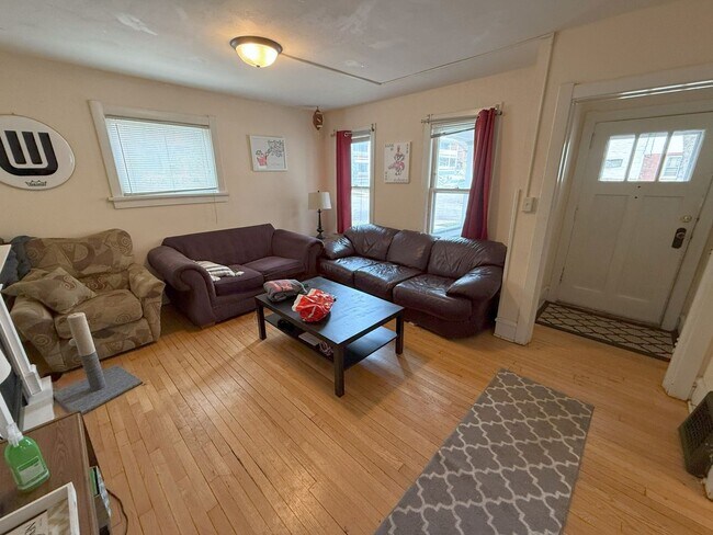 Building Photo - 1617 Chadbourne Ave