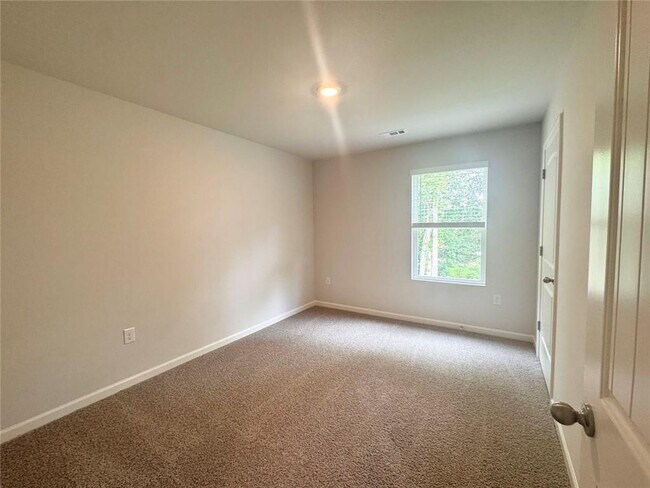 Building Photo - 22 Berryville Dr