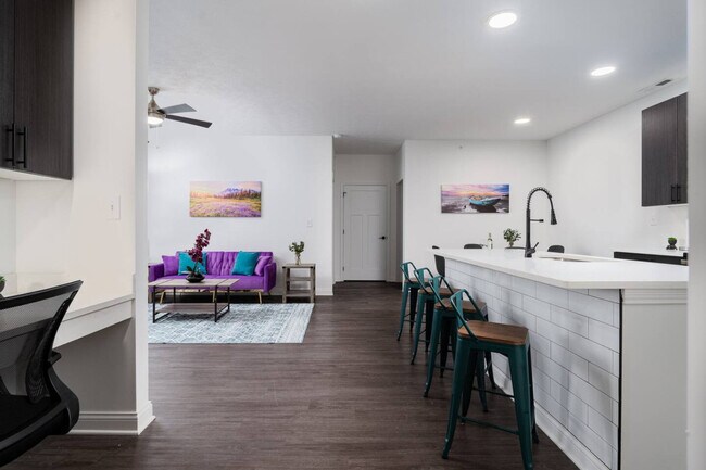 Building Photo - 5842 Leisure Ln