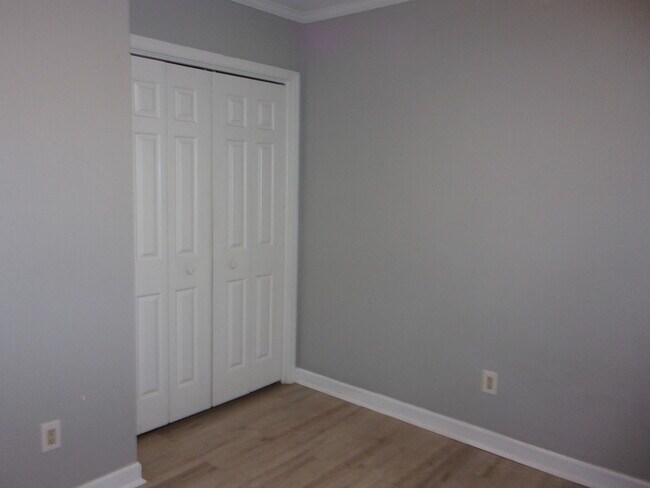 Building Photo - 589 Cedarvilla Dr