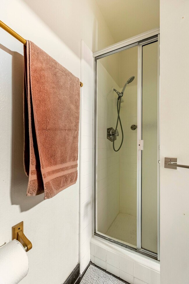 Building Photo - 6780 Friars Rd