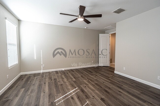 Building Photo - 763 W Brangus Way
