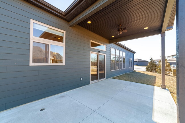 Building Photo - 609 Tomahawk Dr