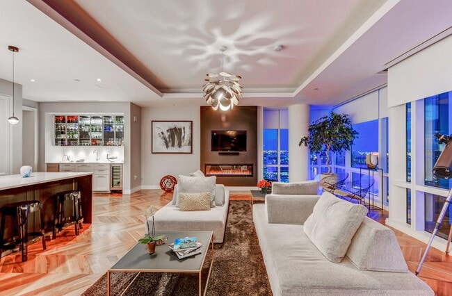 Building Photo - 300 International Drive