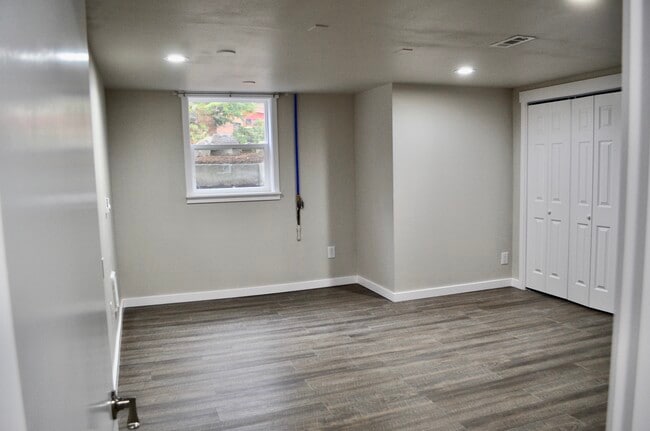 Building Photo - 12755 Phinney Ave N