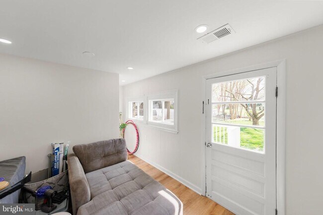 Building Photo - 31 W Southwerk St