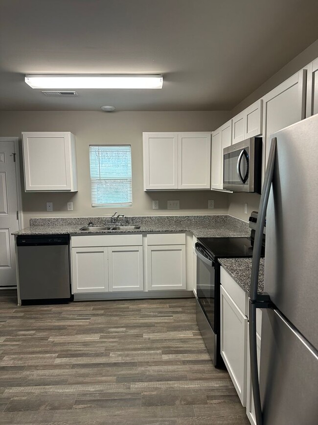 Building Photo - Beautiful 3-bedroom, 2.5-bath home in Greensboro