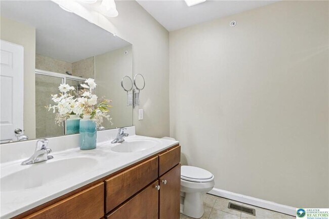 Building Photo - 270 Milkweed Dr