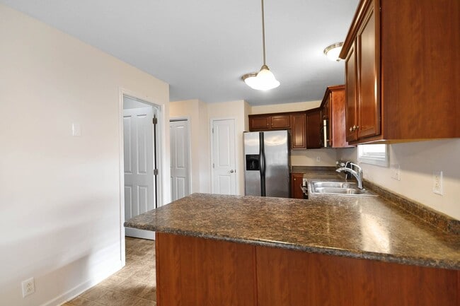 Building Photo - Pet Friendly Three Bedroom!