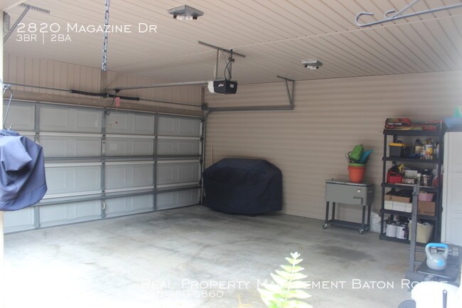 Building Photo - Beautiful Townhouse on Quiet Street