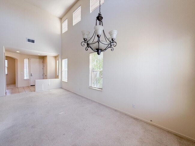 Building Photo - Spacious Milpitas 3 Bedroom 2 Bath Home