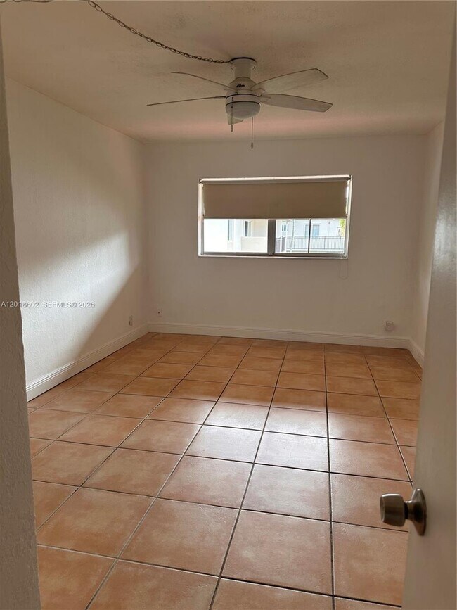 Building Photo - 6713 N Kendall Dr
