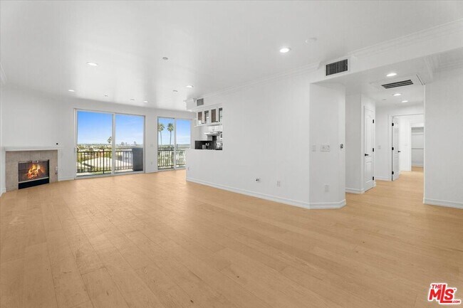 Building Photo - 1450 S Beverly Dr