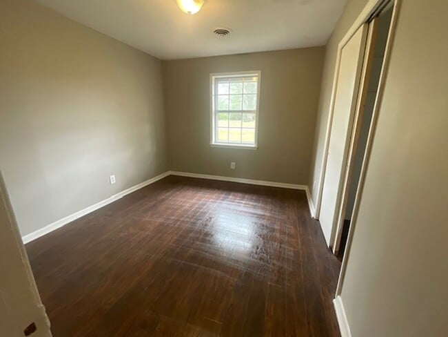 Building Photo - Renovated 3 Bedroom 2 Bath Home for Rent with 2 Car Garage!