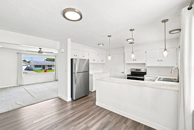 Building Photo - 204 Dove Ave