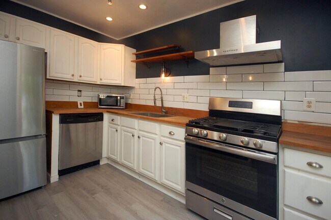 Building Photo - 109 Bowers St